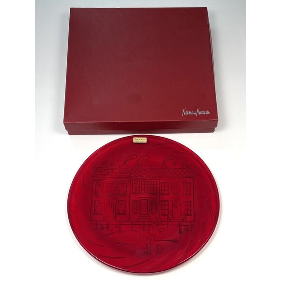 2002 NEIMAN MARCUS 12.5" Round Red Glass PLATTER Plate Ice Skating Christmas Box - Picture 1 of 5